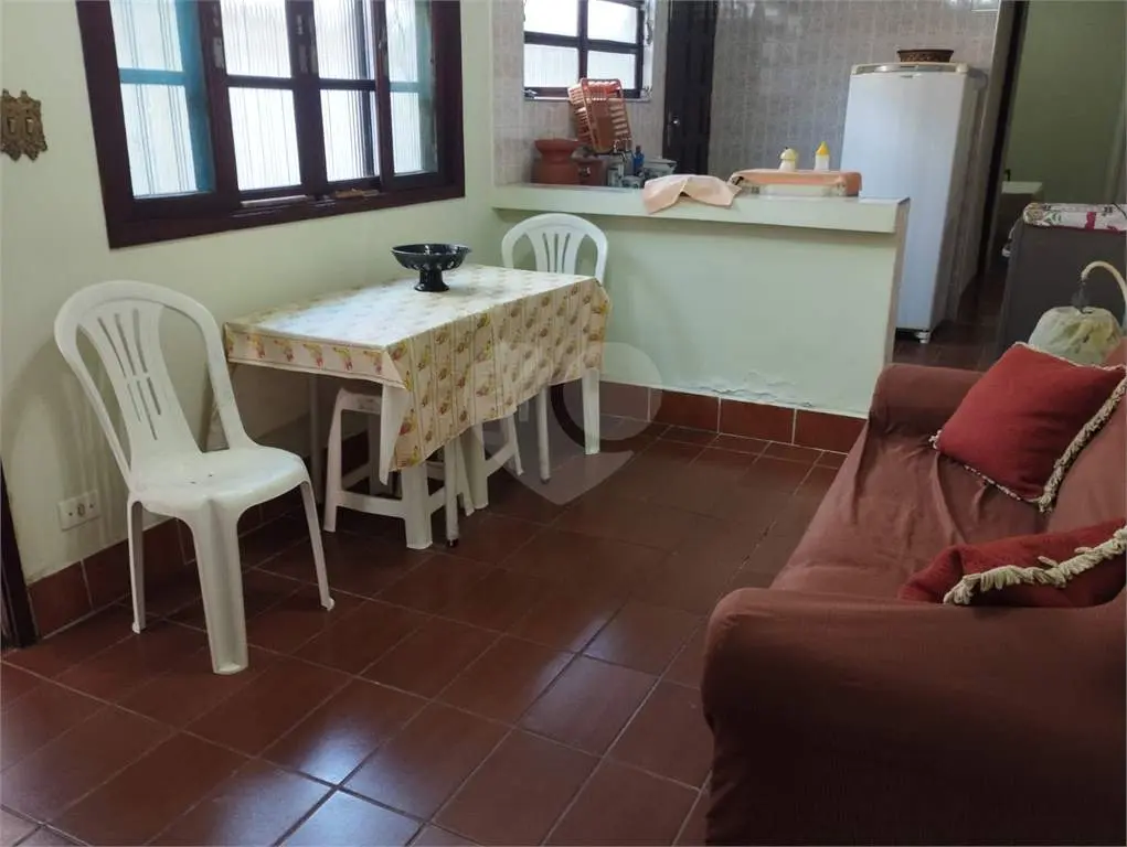 Casa Térrea para Venda em Praia Grande, Vila Guilhermina, 2 dormitórios, 1 banheiro, 2 vagas