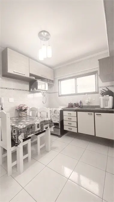 Apartamento para Venda em Praia Grande, Vila Tupi, 1 dormitório, 1 suíte, 2 banheiros, 1 vaga