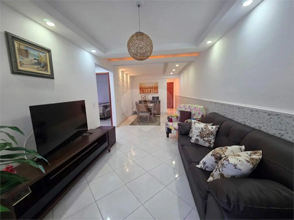 Apartamento para Venda em Praia Grande, Vila Guilhermina, 2 dormitórios, 1 suíte, 2 banheiros, 2 vagas