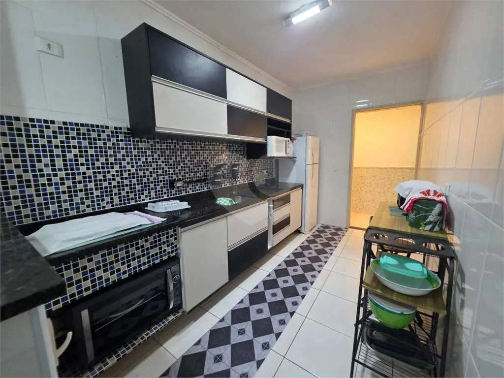 Apartamento para Venda em Praia Grande, Vila Guilhermina, 2 dormitórios, 1 suíte, 2 banheiros, 2 vagas