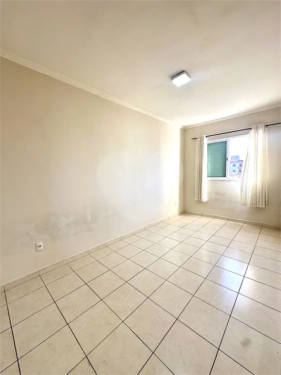 Apartamento para Venda em Praia Grande, Campo aviação, 1 dormitório, 1 banheiro, 1 vaga