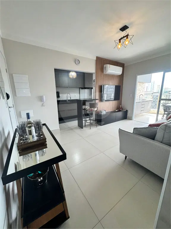 Apartamento para Venda em Praia Grande, Vila Guilhermina, 3 dormitórios, 3 suítes, 4 banheiros, 2 vagas