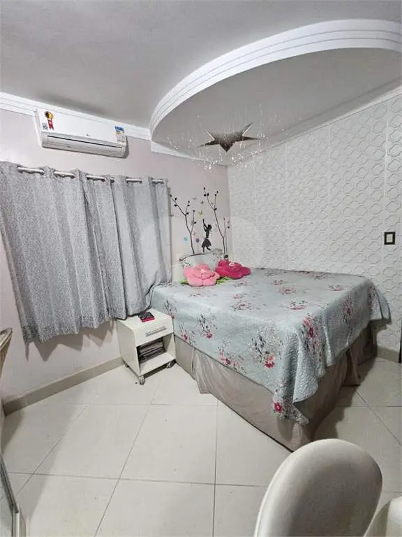 Casa para Venda em Praia Grande, Forte, 3 dormitórios, 1 suíte, 3 banheiros, 3 vagas