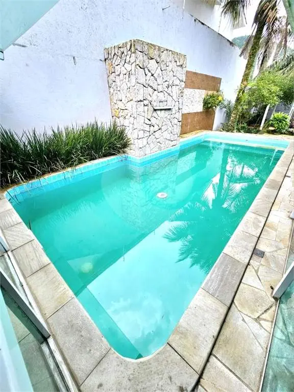 Casa para Venda em Praia Grande, Forte, 3 dormitórios, 1 suíte, 3 banheiros, 3 vagas