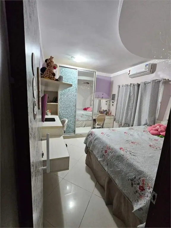 Casa para Venda em Praia Grande, Forte, 3 dormitórios, 1 suíte, 3 banheiros, 3 vagas