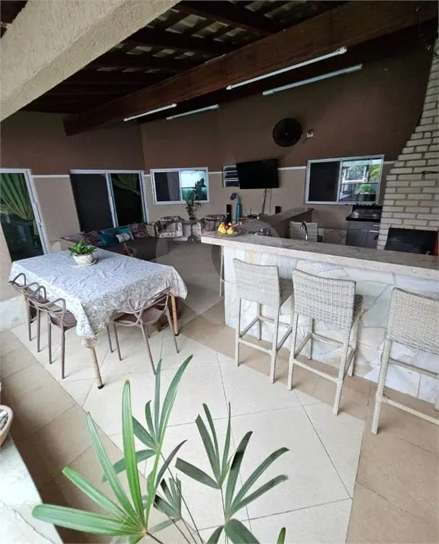 Casa para Venda em Praia Grande, Forte, 3 dormitórios, 1 suíte, 3 banheiros, 3 vagas