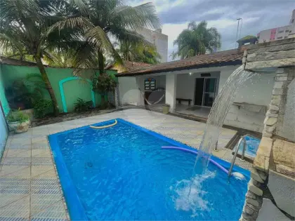 Casa para Venda em Praia Grande, Aviação, 4 dormitórios, 2 suítes, 3 banheiros, 3 vagas