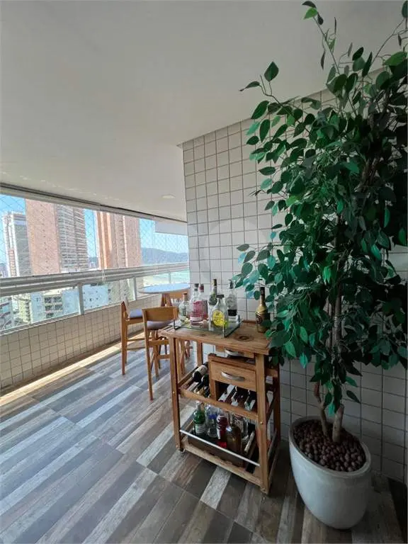 Apartamento para Venda em Praia Grande, Guilhermina, 4 dormitórios, 3 suítes, 5 banheiros, 2 vagas