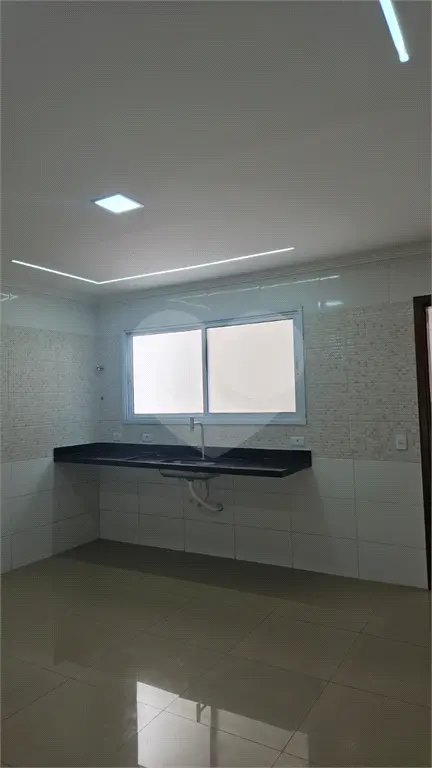 Sobrado para Venda em Praia Grande, Vila Guilhermina, 3 dormitórios, 2 suítes, 2 banheiros, 2 vagas