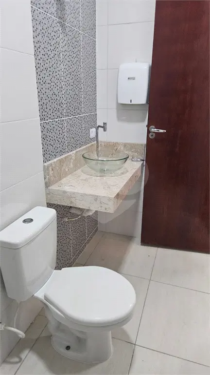 Sobrado para Venda em Praia Grande, Vila Guilhermina, 3 dormitórios, 2 suítes, 2 banheiros, 2 vagas