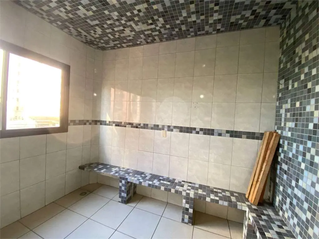 Apartamento para Venda em Praia Grande, Guilhermina, 1 dormitório, 1 suíte, 2 banheiros, 1 vaga