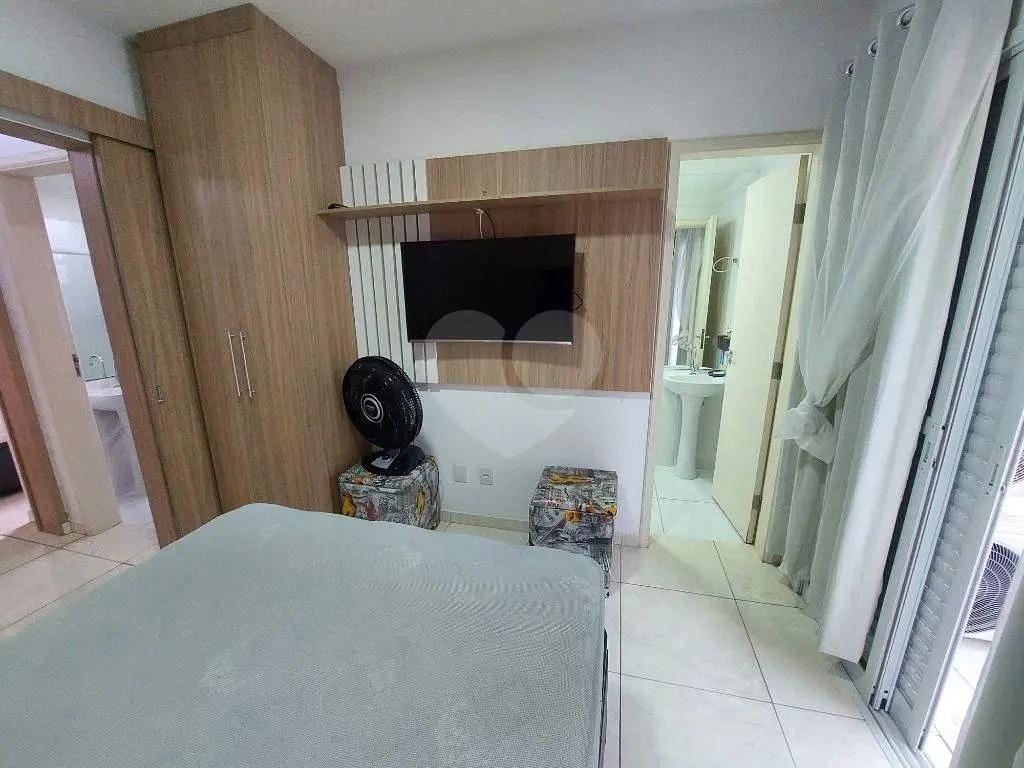 Apartamento para Venda em Praia Grande, Vila Guilhermina, 2 dormitórios, 1 suíte, 2 banheiros, 1 vaga