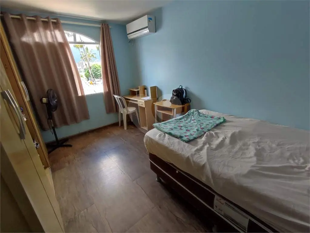 Casa para Venda em Praia Grande, Flórida, 6 dormitórios, 3 banheiros, 8 vagas