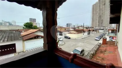 Sobrado para Venda em Praia Grande, Guilhermina, 2 dormitórios, 2 suítes, 1 banheiro, 2 vagas