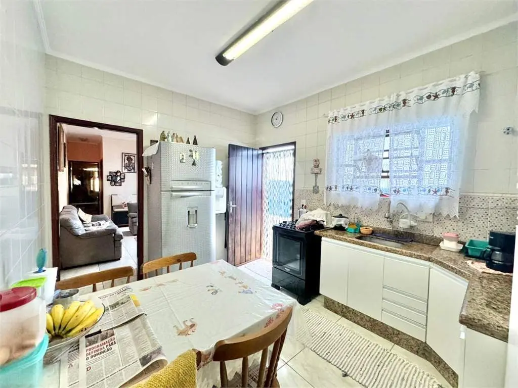 Casa para Venda em Praia Grande, Caiçara, 2 dormitórios, 1 suíte, 2 banheiros, 2 vagas