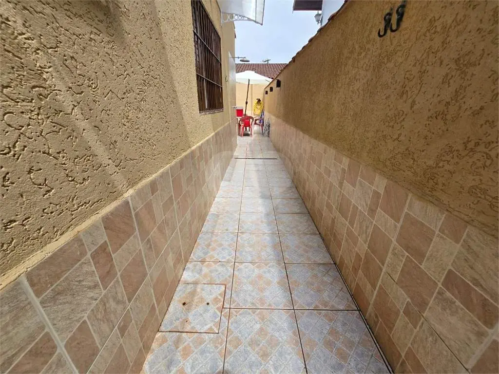 Casa para Venda em Praia Grande, Solemar, 3 dormitórios, 1 suíte, 2 banheiros, 2 vagas