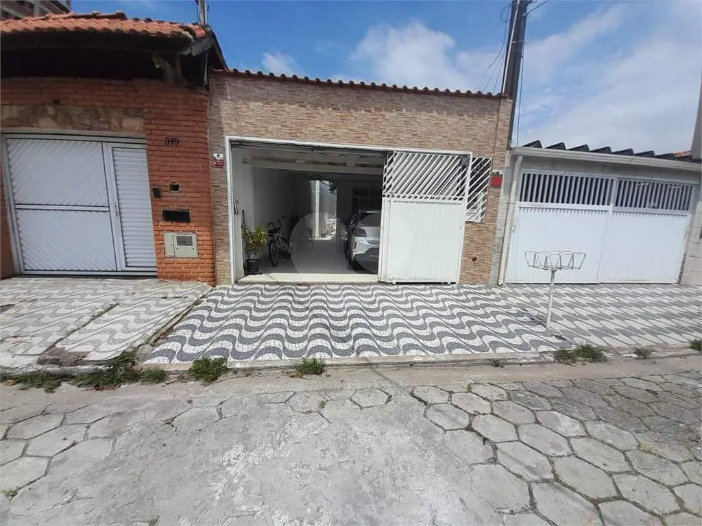 Casa para Venda em Praia Grande, Guilhermina, 2 dormitórios, 2 suítes, 3 banheiros, 2 vagas