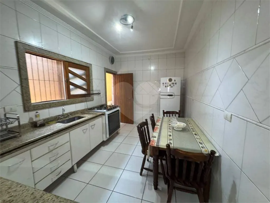 Casa para Venda em Praia Grande, Caiçara, 2 dormitórios, 1 suíte, 2 banheiros, 2 vagas