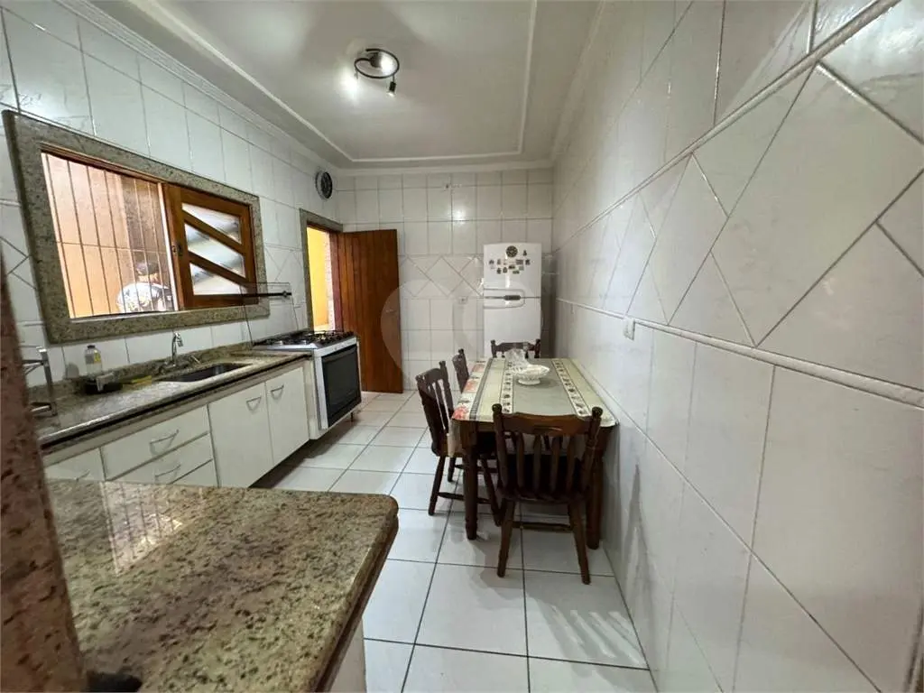 Casa para Venda em Praia Grande, Caiçara, 2 dormitórios, 1 suíte, 2 banheiros, 2 vagas