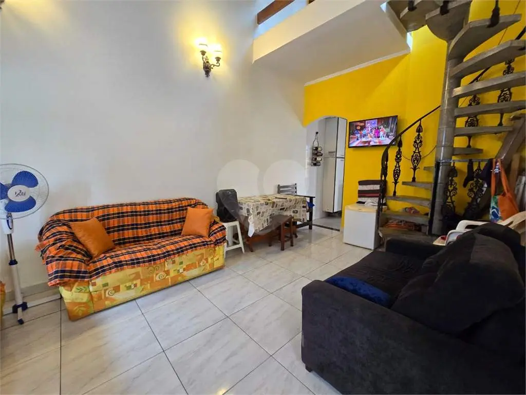 Casa para Venda em Praia Grande, Solemar, 3 dormitórios, 1 suíte, 2 banheiros, 2 vagas