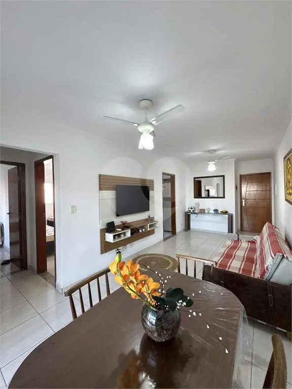 Apartamento para Venda em Praia Grande, Guilhermina, 2 dormitórios, 1 suíte, 2 banheiros, 2 vagas