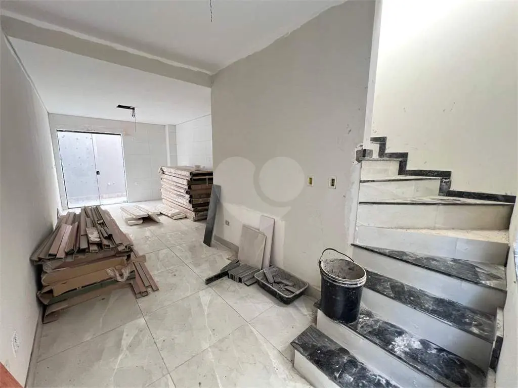 Casa para Venda em Praia Grande, Guilhermina, 2 dormitórios, 1 suíte, 1 banheiro, 1 vaga