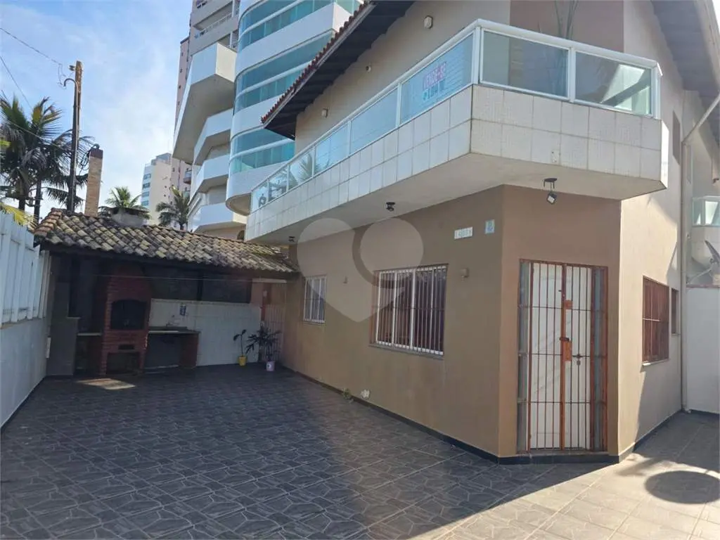 Sobrado para Venda em Praia Grande, Caiçara, 2 dormitórios, 2 suítes, 3 banheiros, 2 vagas
