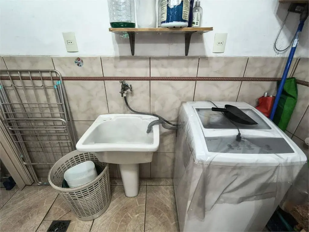 Casa para Venda em Praia Grande, Guilhermina, 2 dormitórios, 1 suíte, 1 banheiro, 3 vagas