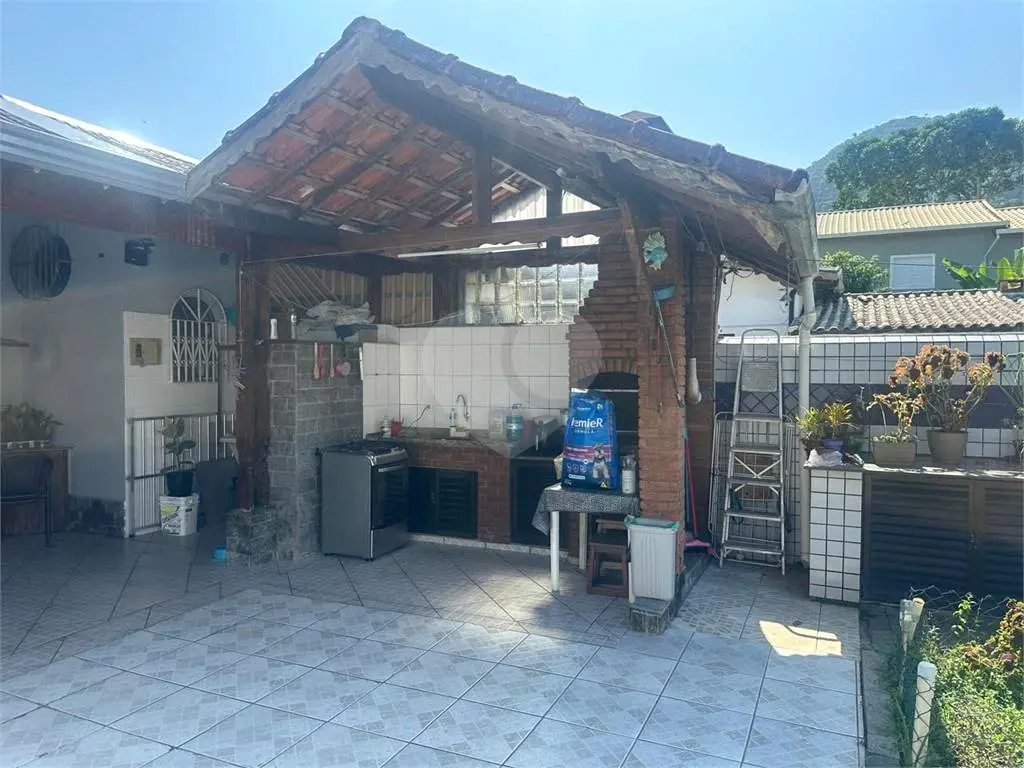 Casa para Venda em Praia Grande, Canto do Forte, 2 dormitórios, 1 suíte, 1 banheiro, 6 vagas