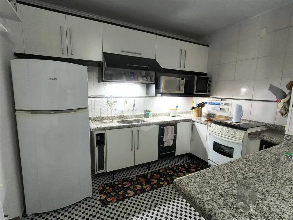 Casa para Venda em Praia Grande, Guilhermina, 2 dormitórios, 1 suíte, 1 banheiro, 3 vagas