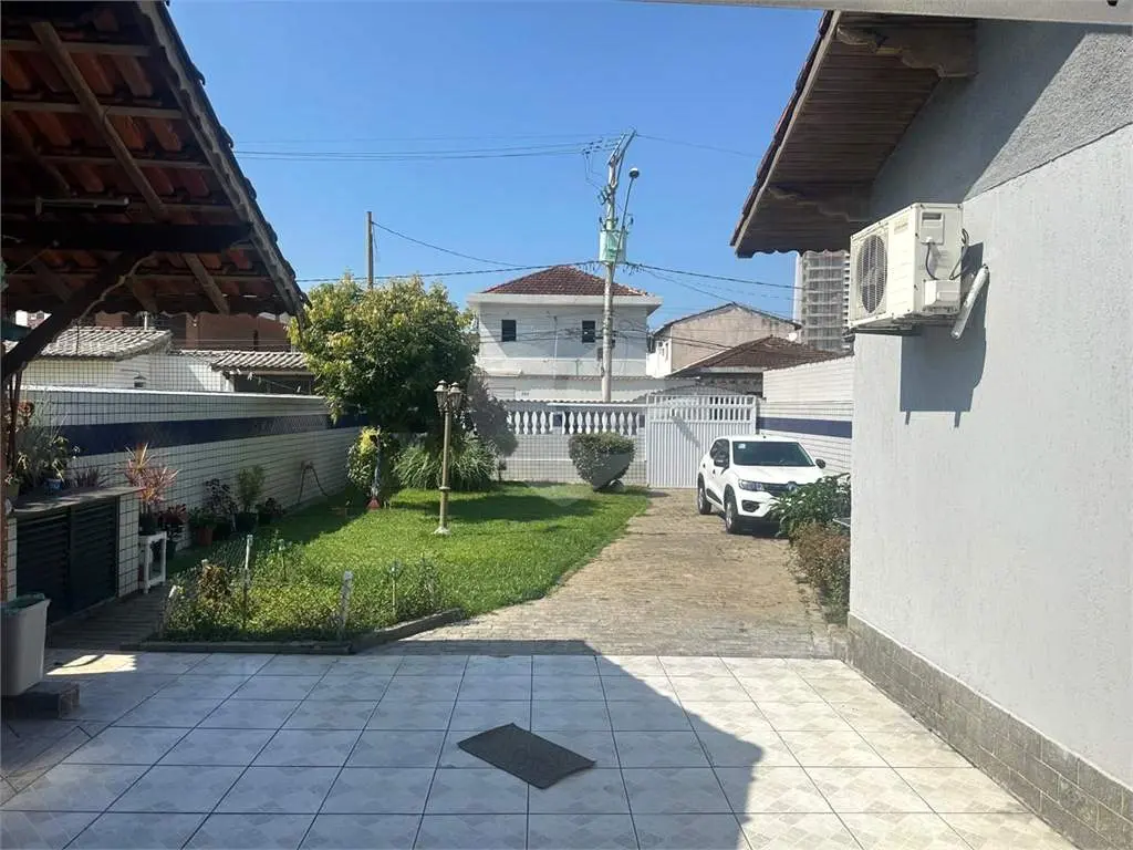 Casa para Venda em Praia Grande, Canto do Forte, 2 dormitórios, 1 suíte, 1 banheiro, 6 vagas