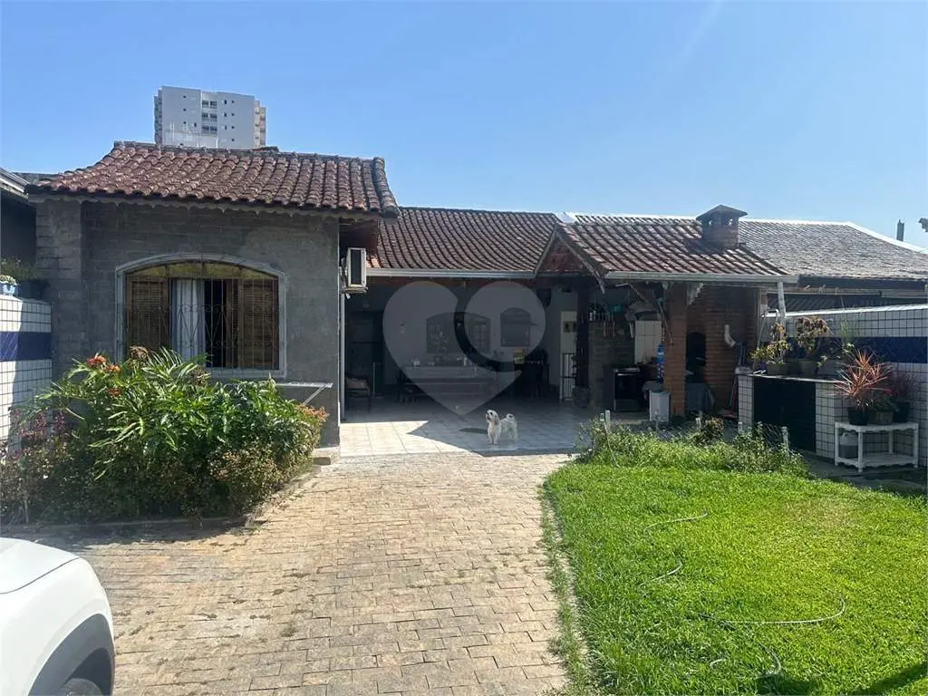 Casa para Venda em Praia Grande, Canto do Forte, 2 dormitórios, 1 suíte, 1 banheiro, 6 vagas