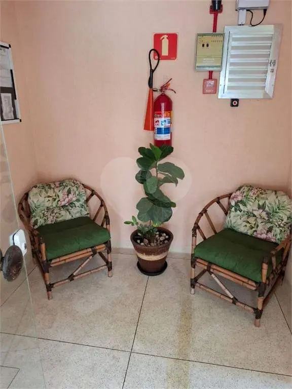 Kitnet para Venda em Praia Grande, Real, 1 dormitório, 1 banheiro, 1 vaga