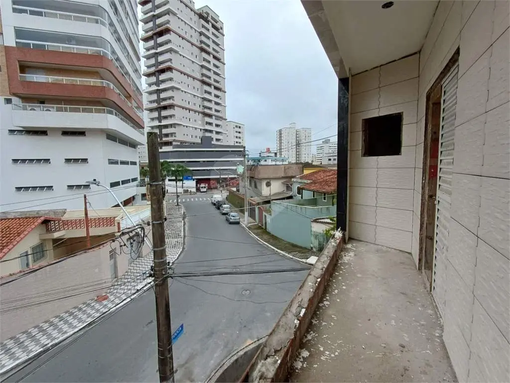 Sobrado para Venda em Praia Grande, Guilhermina, 3 dormitórios, 3 suítes, 1 banheiro, 2 vagas